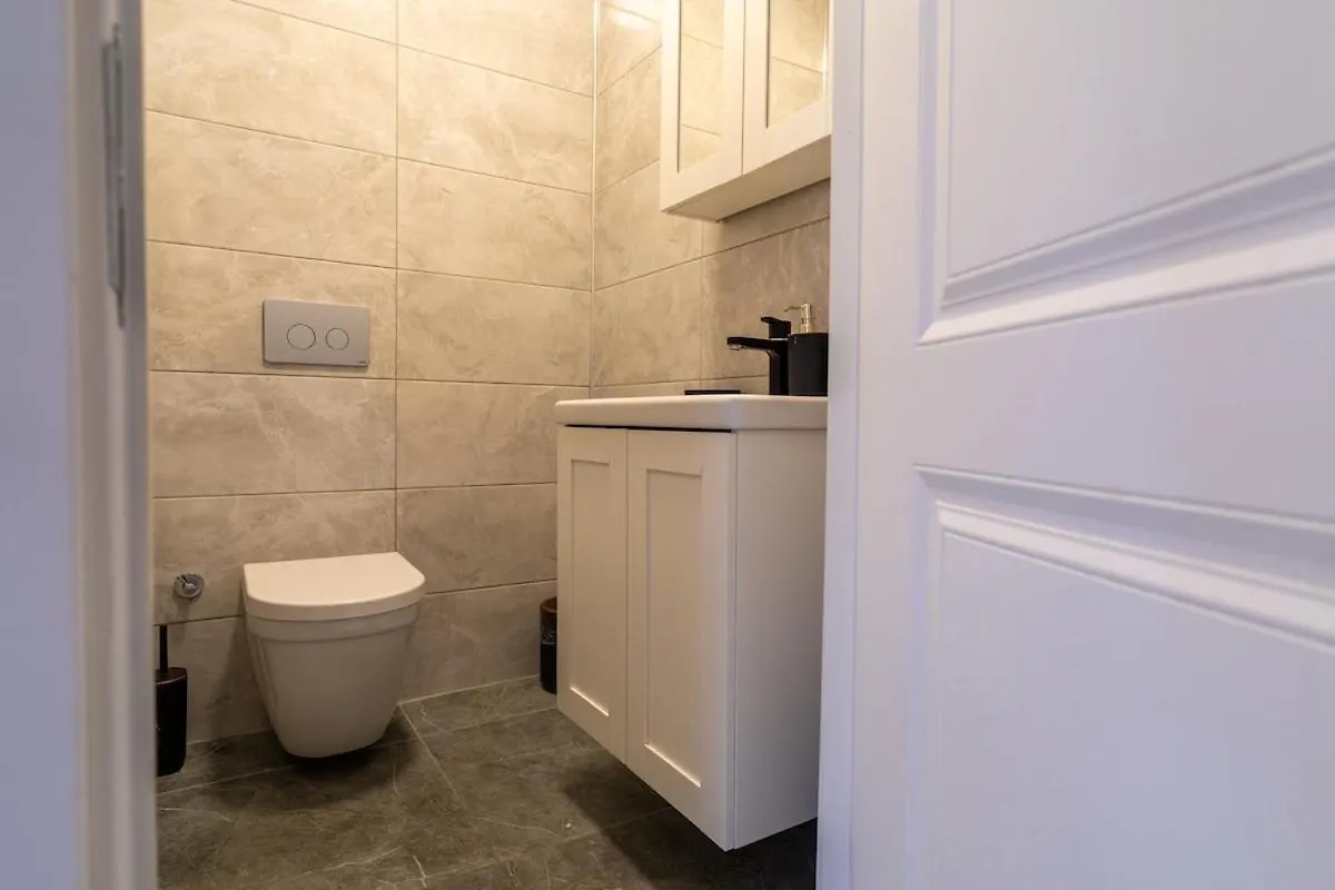 Luxury Scandinavian Design 2Br Duplex Near Tomtom Istanbul