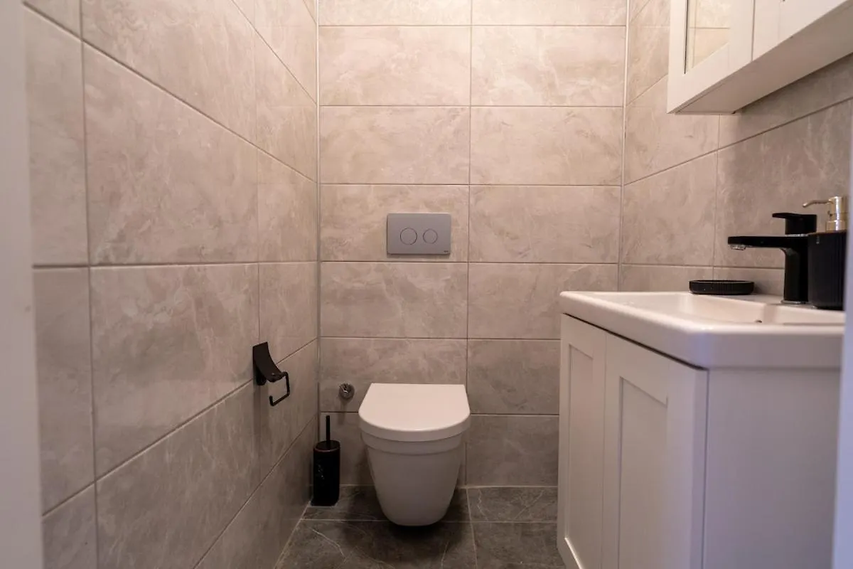 Luxury Scandinavian Design 2Br Duplex Near Tomtom Istambul Apartamento
